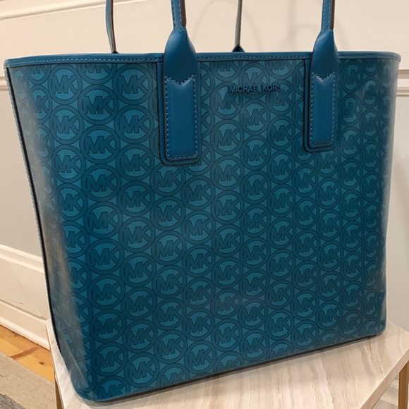 Michael Kors Handbags - Michael Kors Oversized Jodie Signature Teal Colored Tote NWT